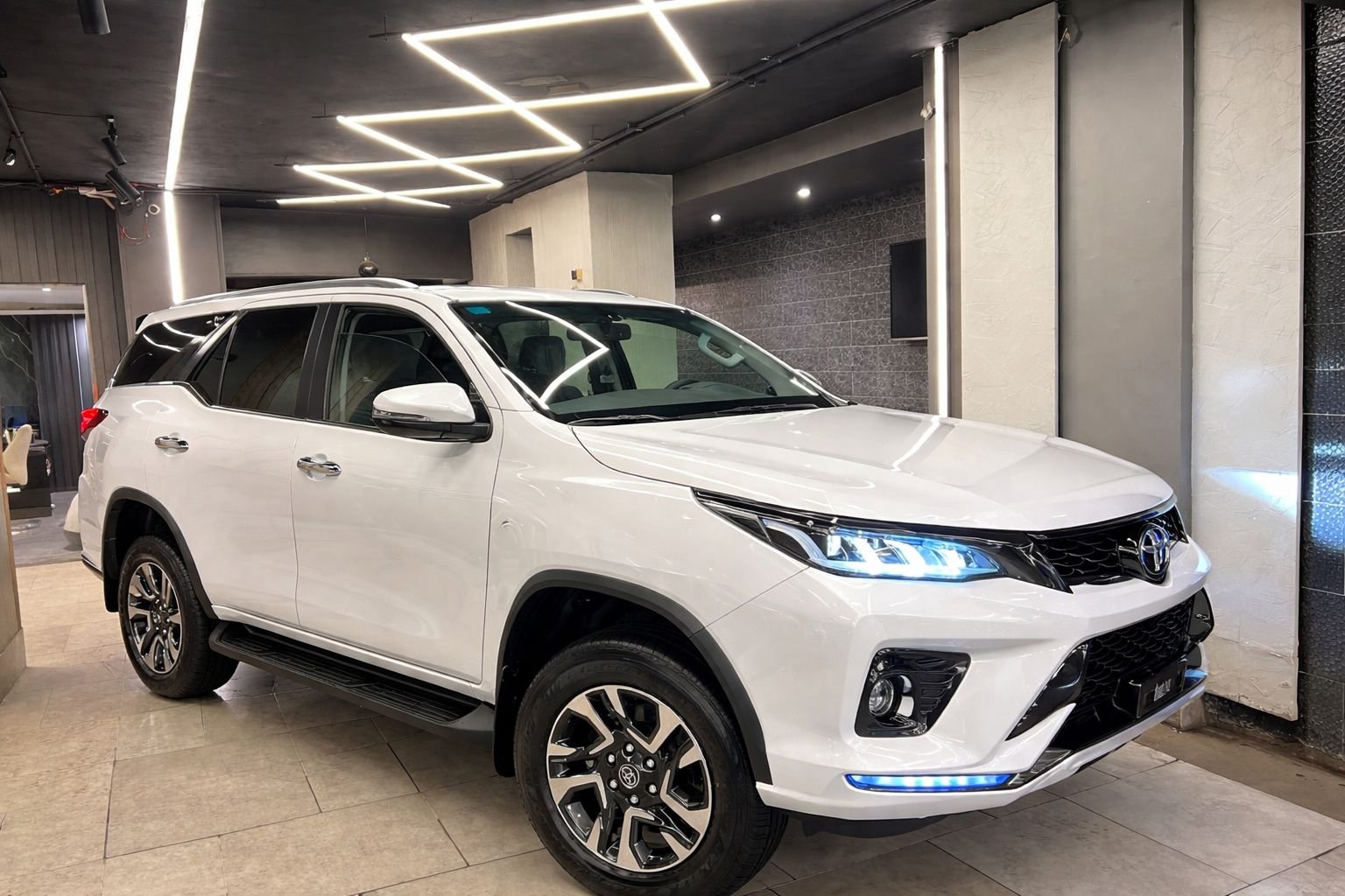 Toyota fortuner sport